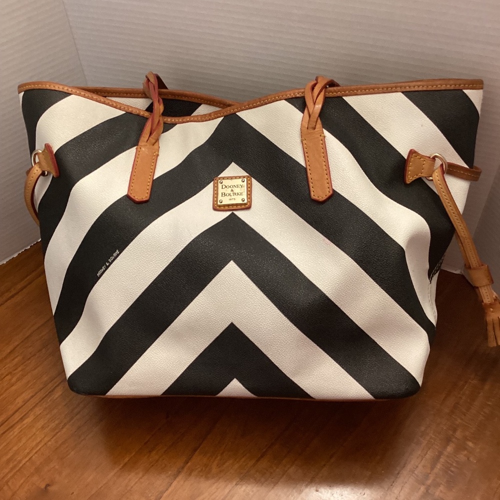 Dooney & Bourke Black and White Zigzag Shoulder Bag - Picture 1 of 16